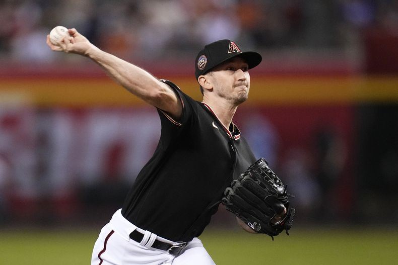 Zach Davies, abridor de los Diamondbacks de Arizona, hace un lanzamiento ante los Orioles de Baltimore, el viernes 1 de septiembre de 2023 (AP Foto/Ross D. Franklin)