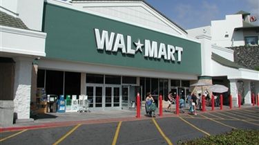 americateve | Empleados de Wal-Mart se movilizaron en Miami Gardens para exigirle a la cadena de tiendas mejores condiciones de trabajo.