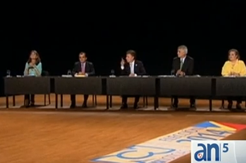 Colombia elige este domingo nuevo presidente. La situación política en el país sudamericano es tensa y el debate de anoche entre los candidatos fue acalorado.