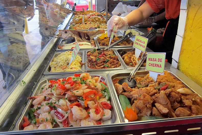 Comerse un quimbombó con camarones o beber una champola en La Habana resulta hoy un milagro y los precios dan ganas de reír por no llorar.