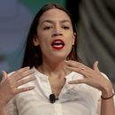 La fuerte presencia de Ocasio-Cortez en la puja presidencial