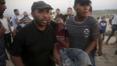 Médicos recuperan 2 cuerpos tras ataque israelí en Gaza