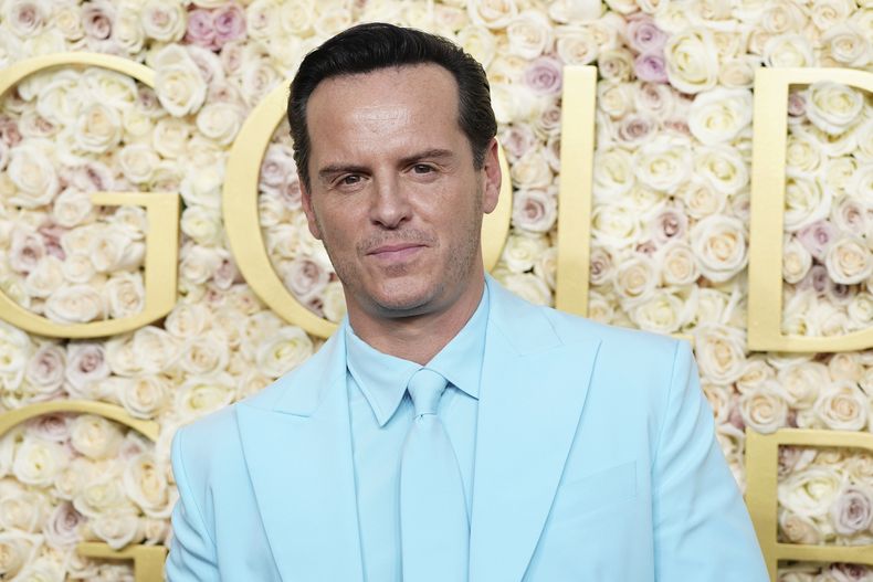 Andrew Scott llega a la 82ª edición de los Globos de Oro el domingo 5 de enero de 2025 en el Beverly Hilton de Beverly Hills, California. (Foto Jordan Strauss/Invision/AP)