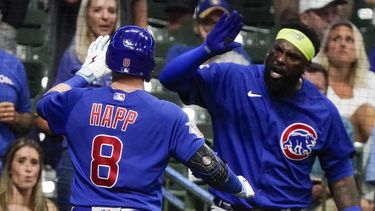 Jonrón de Happ ayuda en triunfo de Cachorros en la 10ma
