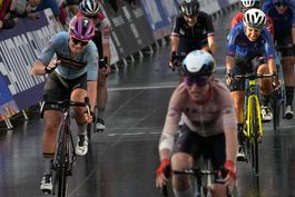 holandesa van vleuten se impone en mundial ciclismo en ruta