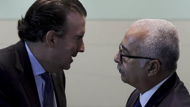 junta afila la tijera