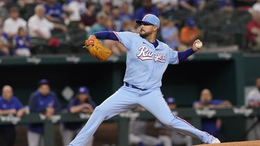 Rangers evitan la barrida ante Azulejos gracias a Pérez