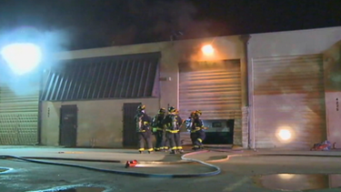 rescatan a un hombre durante un incendio en hialeah