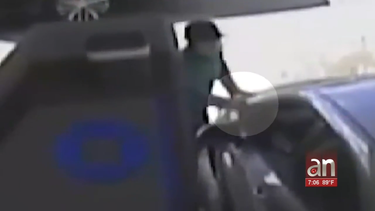 a plena luz el dia asaltan a una mujer que sacaba dinero de un cajero en un banco chase de miami