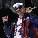 ARCHIVO - Snoop Dogg interpreta un DJ como DJ Snoopadelic durante la serie Concerts In Your Car el viernes 2 de octubre de 2020, en Ventura, California. (Foto AP/Chris Pizzello, archivo)
