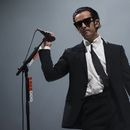 ARCHIVO - Matty Healy de 1975 actúa en el Reading Music Festival, Inglaterra, el 28 de agosto de 2022. La banda 1975 ha sido demandada después de que Healy besara en 2023 a un compañero de su grupo como protesta en un festival de música en Malasia. (Foto Scott Garfitt/Invision/AP, archivo)