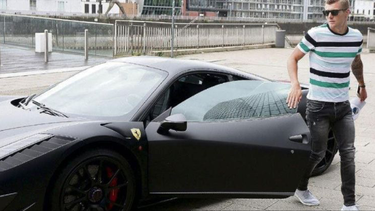 tony kroos presumio la velocidad de su ferrari en las pistas de madrid
