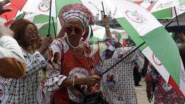 Nigeria: candidatos juran paz, cruzan amenazas