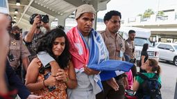 El activista cubano Luis Manuel Otero Alcántara en el Aeropuerto Internacional de Miami el 18 de julio del 2026. (AP foto/David Santiago)