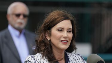 la gobernadora de michigan da positivo a covid-19