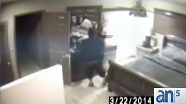americateve | Dos hombres robaron más de 90 mil dólares en joyas en  una casa de Palmetto Bay.