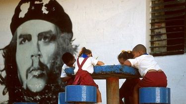 americateve | Directores, maestros y padres no reaccionan en Alamar para combatir la violencia de niños y jóvenes.