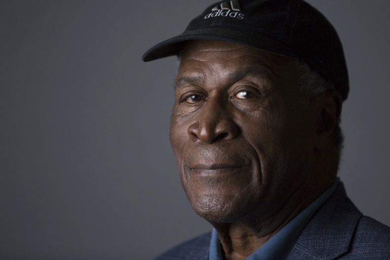ARCHIVO - John Amos posa para un retrato el 11 de mayo de 2016 en Nueva York. Amos, quien interpretó al patriarca de la familia en la exitosa comedia de los años 1970 Good Times y obtuvo una nominación al Emmy por su papel en la miniserie de 1977 Roots, falleció. Tenía 84 años. (Foto Amy Sussman/Invision/AP, archivo)