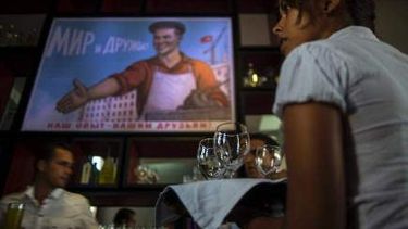 americateve | Locales de comida chilena, brasileña, sueca, mexicana, japonesa, hindú, rusa o árabe mantienen sus ofertas pese a los problemas para encontrar suministros.