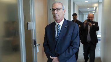 David Weiss, el fiscal que dirige la investigación sobre Hunter Biden, llega al Congreso en Washington el 7 de noviembre de 2023. . (Foto AP /Jose Luis Magana)