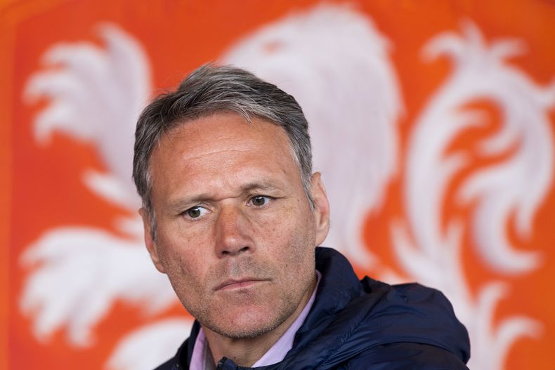 DEP-FUT_FIFA-VAN_BASTEN-0.jpg