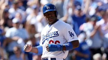 americateve | Clayton Kershaw igualó una marca personal al sumar su 21ra victoria, el cubano Yasiel Puig pegó un jonrón en un sexto inning de cuatro carreras y los Dodgers de Los Ángeles ganaron el título del Oeste de la Nacional al vencer el miércoles 9-1 a los Gigant