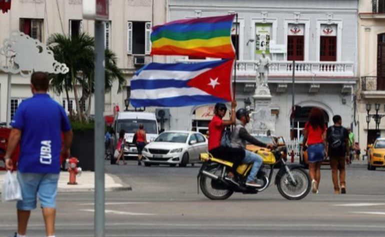 Régimen convoca a votar este fin de semana sobre un código de las familias que divide a los cubanos 