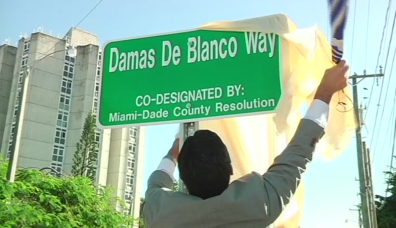 damas de blanco calle way.png