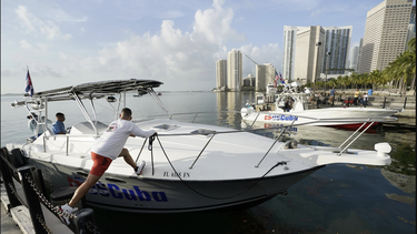 en plena oleada migratoria, el gobierno de cuba autoriza la importacion de motores para embarcaciones