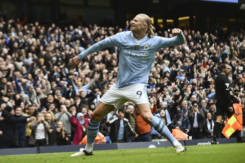 ARCHIVO - Foto del 10 de febrero del 2024, Erling Haaland del Manchester City celebra tras anotar en el encuentro de la Liga Premier ante el Everton. (AP Foto/Rui Viera, File)