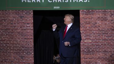 Trump fustiga a revista evangélica que apoya destituirlo