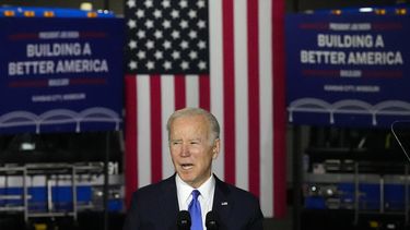 Biden ordena a gobierno dejar de emitir carbono para 2050