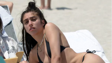 la hija cubana de  madonna luce orgullosa las axilas sin depilar en miami