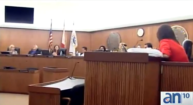 El Concejo de Hialeah debatió hoy si elimina o reincorpora a una de las compañías que aspiran al lucrativo contrato de privatización del servicio de recogida de basura en la ciudad.