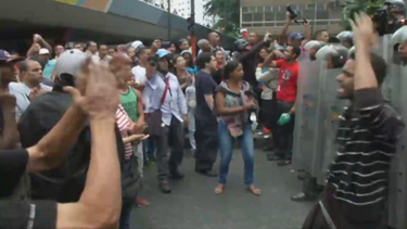 centro de caracas se mantiene militarizado ante las protestas espontaneas por la escasez de alimentos