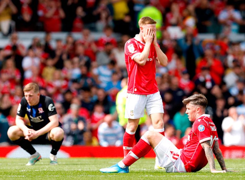 Josh Windass del Wrexham reacciona al final del encuentro ante el Middlesbrough en la Championship inglesa el sábado 2 de mayo del 2026. (Cody Froggatt/PA via AP)