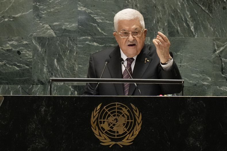 El jefe de la Autoridad Palestina, Mahmud Abás, pronuncia un discurso durante la 79na sesión de la Asamblea General de Naciones Unidas, el jueves 26 de septiembre de 2024, en la sede de la ONU. (AP Foto/Frank Franklin II)