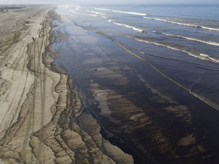Perú califica como desastre ecológico derrame de Repsol