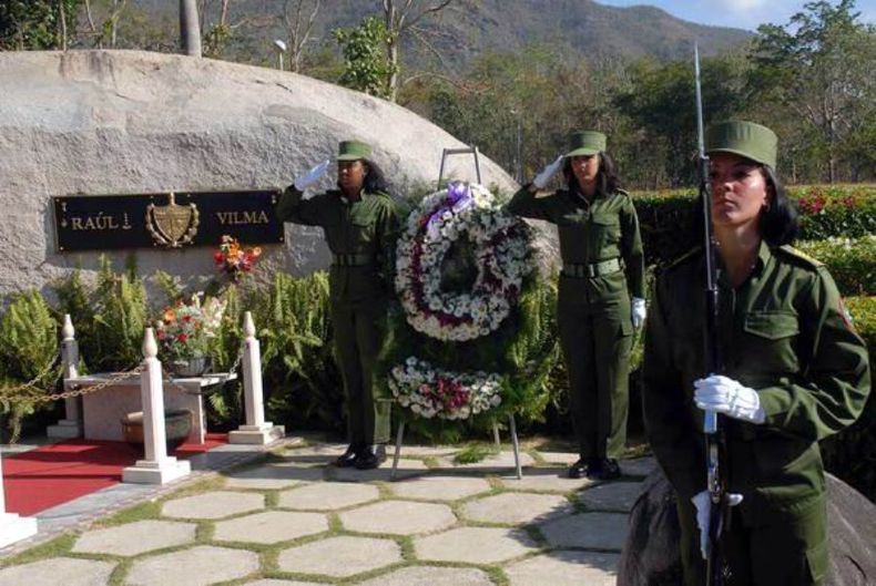 Varios documentos oficiales aseguran que, como Juan Almeida y Raúl Castro, Fidel será sepultado en su comandancia de la Sierra Maestra.