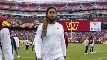 Young regresa a entrenar con los Commanders
