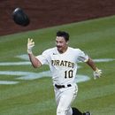 Piratas ganan 8-7 a Cerveceros con jonrón de Reynolds