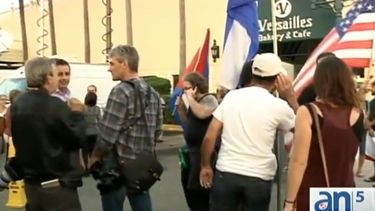 americateve | El líder de hermanos al rescate José Basulto y familiares de los pilotos derribados en la avioneta,  tildaron  hoy de cobarde al presidente Barack Obama por liberar a los espías de la red avispa.