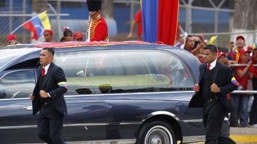 americateve | En los últimos meses han sido asesinados funcionarios públicos que contaban con guardaespaldas , y que no pudieron evitar convertirse en víctimas, he ingresar a la escalofriante cifra de 3691 muertes violentas en lo que va de año