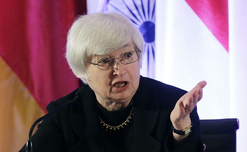 Fotograf&iacute;a de archivo del 3 de junio de 2013 muestra a Janet Yellen, vicepresidenta de la Junta de Gobernadores del Sistema de la Reserva Federal, respondiendo una pregunta de un participante en la Conferencia Monetaria Internacional en Shanghai, C