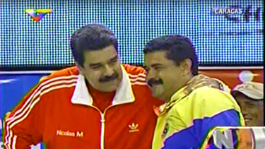 video: nicolas maduro presento a su doble durante un acto chavista