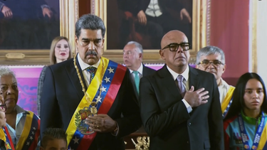 nicolas maduro juro ante la asamblea del regimen y extiende su era dictatorial