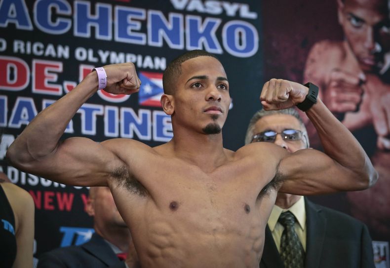 ARCHIVO - El boxeador puertorriqueño Félix Verdejo posa tras una ceremonia de pesaje en Nueva York, el 10 de junio de 2016 (AP Foto/Bebeto Matthews, archivo)