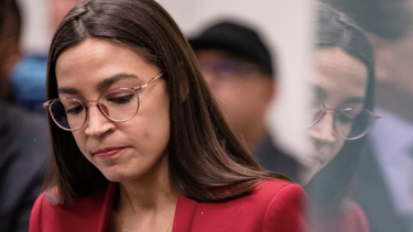 alexandria ocasio-cortez revela que sufrio una agresion sexual