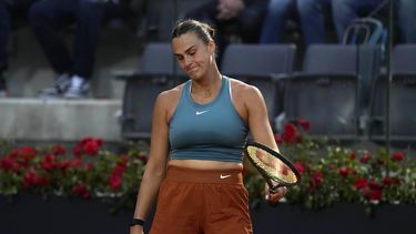 Aryna Sabalenka durante el partido contra Sofia Kenin en el Abierto de Italia, el jueves 11 de mayo de 2023, en Roma. (AP Foto/Alessandra Tarantino)