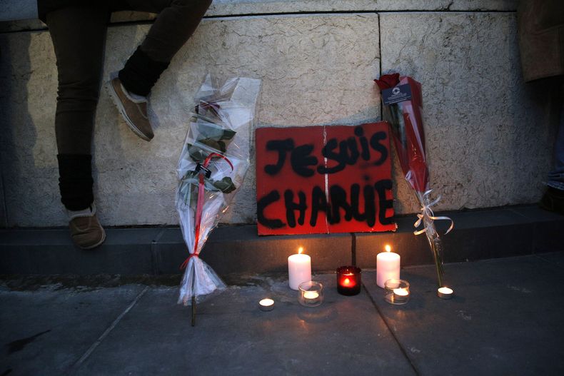 AMN-GEN_EEUU-FRANCIA-PERIODICO_ATAQUE-0.jpg